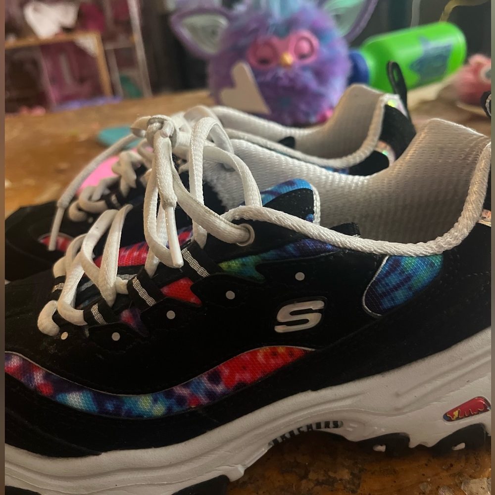 Sketchers sneakers